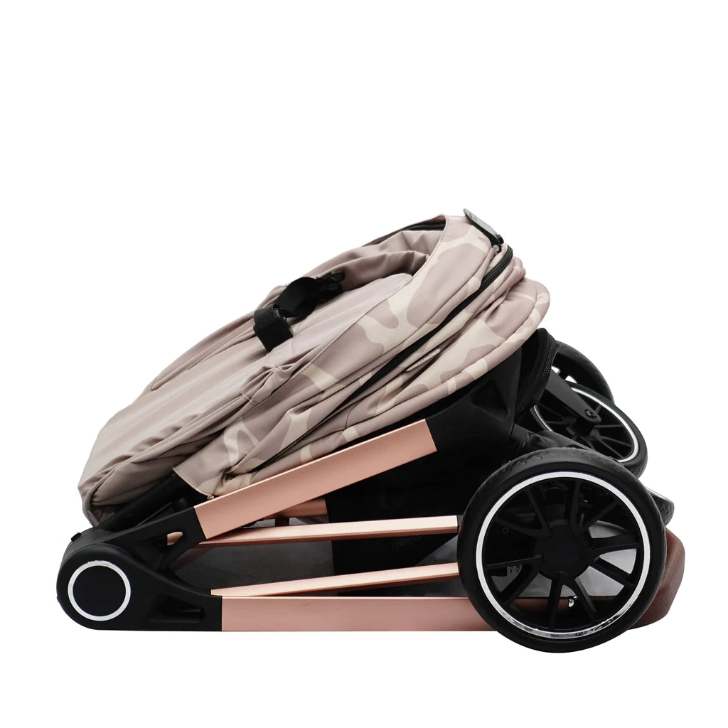 Giraffe iSize Travel System - Dani Dyer